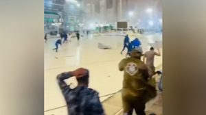 Masjidil Haram di Makkah Diterjang Hujan Badai, Petugas Terhempas Angin (1) Masjidil Haram di Makkah Diterjang Hujan Badai, Petugas Terhempas Angin