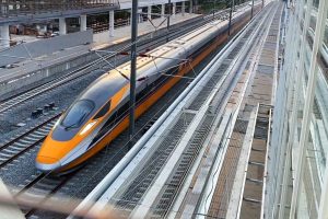 Cara Naik Kereta Cepat Jakarta - Bandung, Gratis!