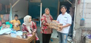 Kawal Program Stunting, Almisbat Bagikan Makanan Tambahan untuk Balita
