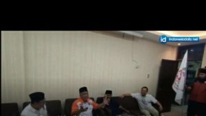 Relawan dan Partai Pendukung AMIN Datangi KPU Jawa Timur