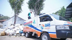 BRI Peduli & Yayasan Bening Saguling Ajak Masyarakat Tepi Sungai Citarum Kelola Sampah