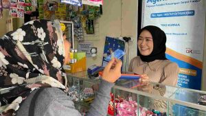 Kisah Fitri Kurnia l, Agen Mitra UMi BRILink yang Selamatkan Masyarakat Dari Rentenir