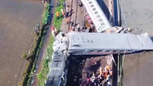 kecelakaan kereta api Cicalengka_1 Mengerikan! Masinis Tewas Terjepit Reruntuhan Besi dalam Kecelakaan Kereta Api di Cicalengka