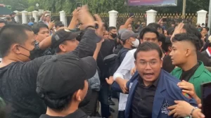 Demo Pemakzulan Jokowi di Jakarta Ricuh!