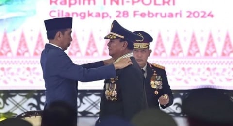 Terima Bintang Empat di Pundak, Prabowo: Agak Berat Yah 