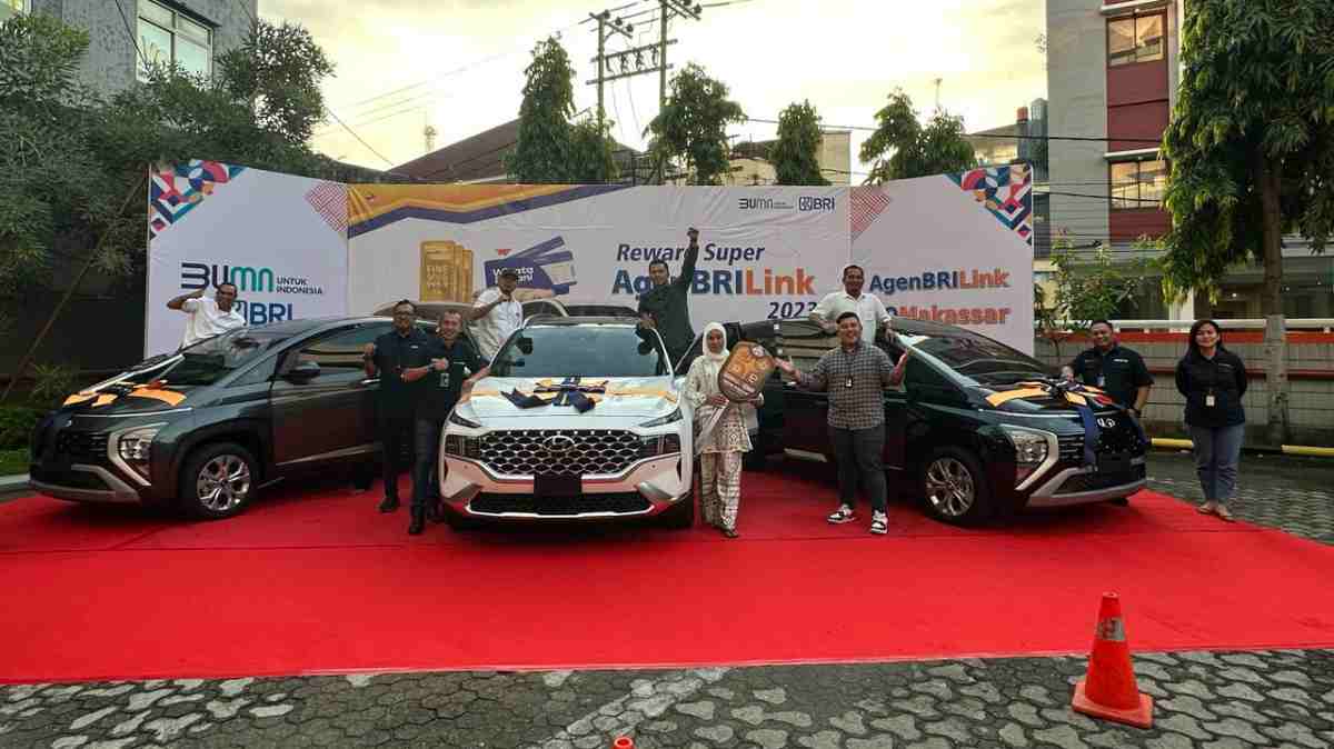 Beri Apresiasi! BRI Bagikan Mobil Kepada Agen BRILink Berprestasi