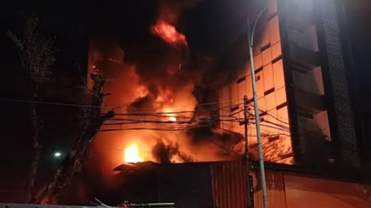 7 Orang Tewas dalam Kebakaran Toko Bingkai di Mampang