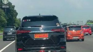 Pengemudi Fortuner Arogan Pakai Nopol Dinas Palsu TNI Ditangkap 