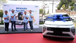 BRI Bagikan Mobil untuk AgenBRILink Berprestasi di Yogyakarta BRI Bagikan Mobil untuk AgenBRILink Berprestasi di Yogyakarta