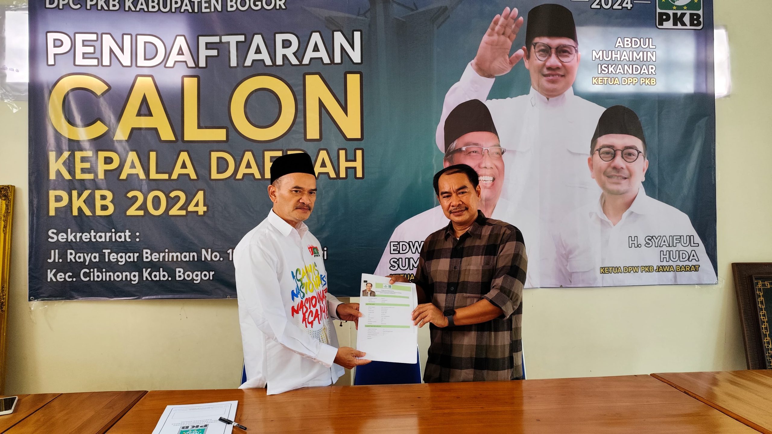 Politisi Gunungsindur Sulhajji Kembalikan Berkas Pendaftaran Bacalon Bupati Bogor Ke DPC PKB