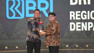 Punya Peran Besar di Bidang Ekonomi dan Sosial, BRI Raih Dua Penghargaan di CNN Indonesia Awards Bali 2024 Punya Peran Besar di Bidang Ekonomi dan Sosial, BRI Raih Dua Penghargaan di CNN Indonesia Awards Bali 2024