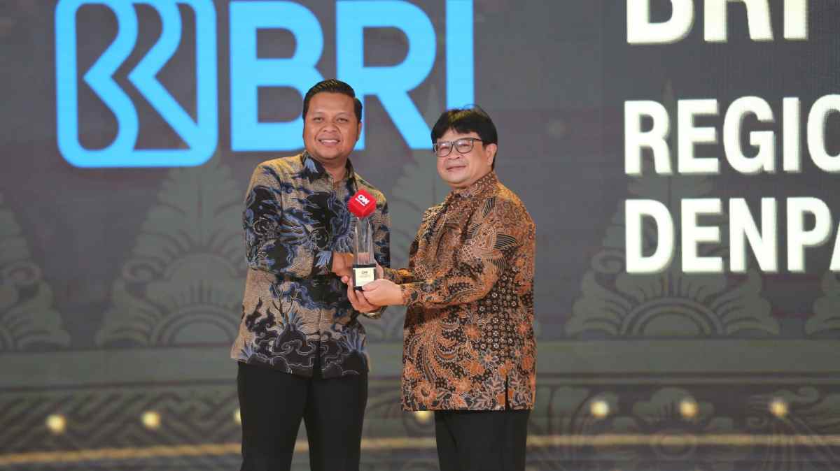 Punya Peran Besar di Bidang Ekonomi dan Sosial, BRI Raih Dua Penghargaan di CNN Indonesia Awards Bali 2024