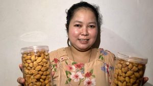 Cerita Neneng, Penjual Kue dan Baju di Pasar Rebo Kini Bisa Menopang Perekonomian Keluarga Berkat Holding Ultra Mikro BRI Cerita Neneng, Penjual Kue dan Baju di Pasar Rebo Kini Bisa Menopang Perekonomian Keluarga Berkat Holding Ultra Mikro BRI