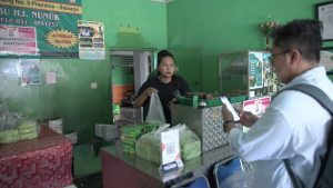 Klaster Kampung Klepon Binaan BRI di Sidoarjo, Warisan Jajan Nusantara Bangkitkan Ekonomi Desa Klaster Kampung Klepon Binaan BRI di Sidoarjo, Warisan Jajan Nusantara Bangkitkan Ekonomi Desa