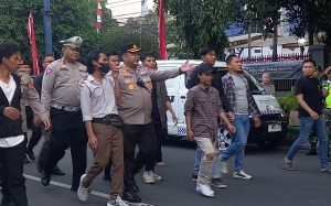 Mahasiswa Bogor Demo Tolak RUU TNI-POLRI di Depan Istana Bogor Mahasiswa Bogor Demo Tolak RUU TNI-POLRI di Depan Istana Bogor