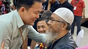Dokter Rayendra Cium Tangan Diani Budiarto yang Meninggalkannya