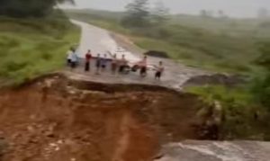Serem! Akses Jalan Alternatif Puncak II di Babakan Madang Bogor Terputus 