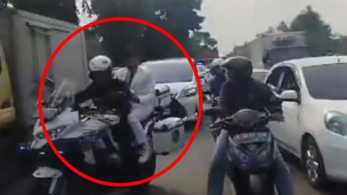 Naik Motor Tanpa Helm di Bogor, Gubernur Jabar Dedi Mulyadi Ditilang